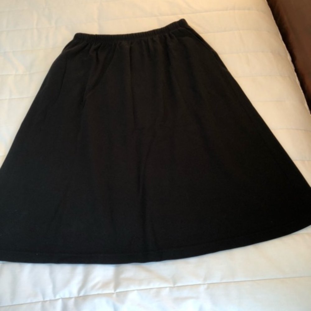 Women's Lands' End Black Skirt